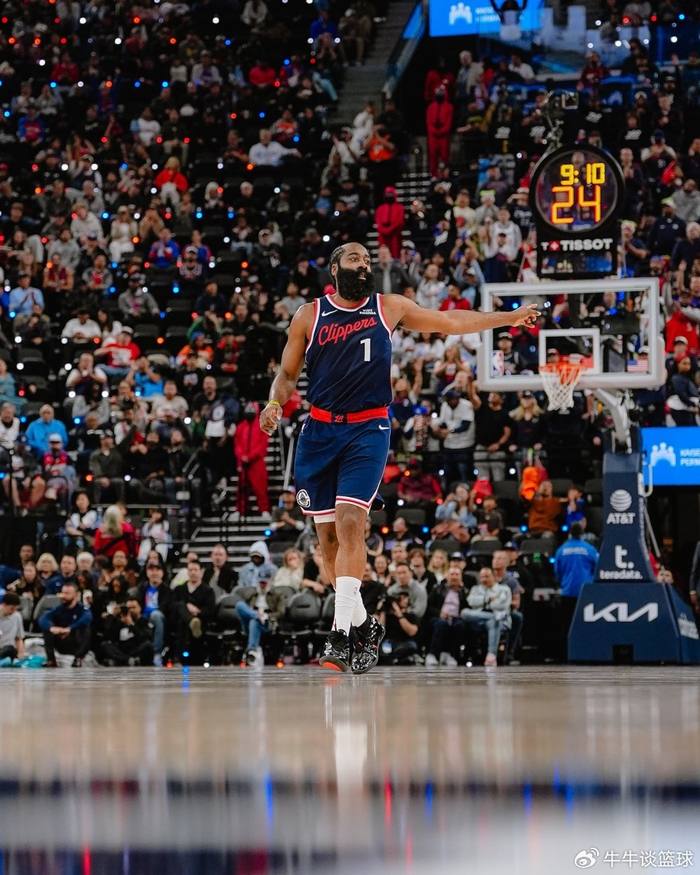 欧宝体育官网- 这也行？风云突变夏洛特黄蜂清晨主帅复盘斯图加特赛前扳平良机，今夜上海海港备战意大利杯